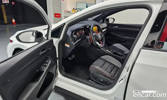 Volkswagen Golf 2023 2.0 автомат (гидро), миниатюра 10