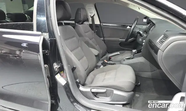 Volkswagen Jetta 2012 2.0 автомат (гидро), миниатюра 11