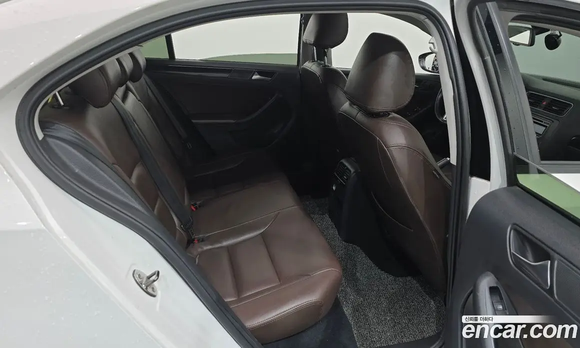 Volkswagen Jetta 2012 2.0 автомат (гидро), фото 11