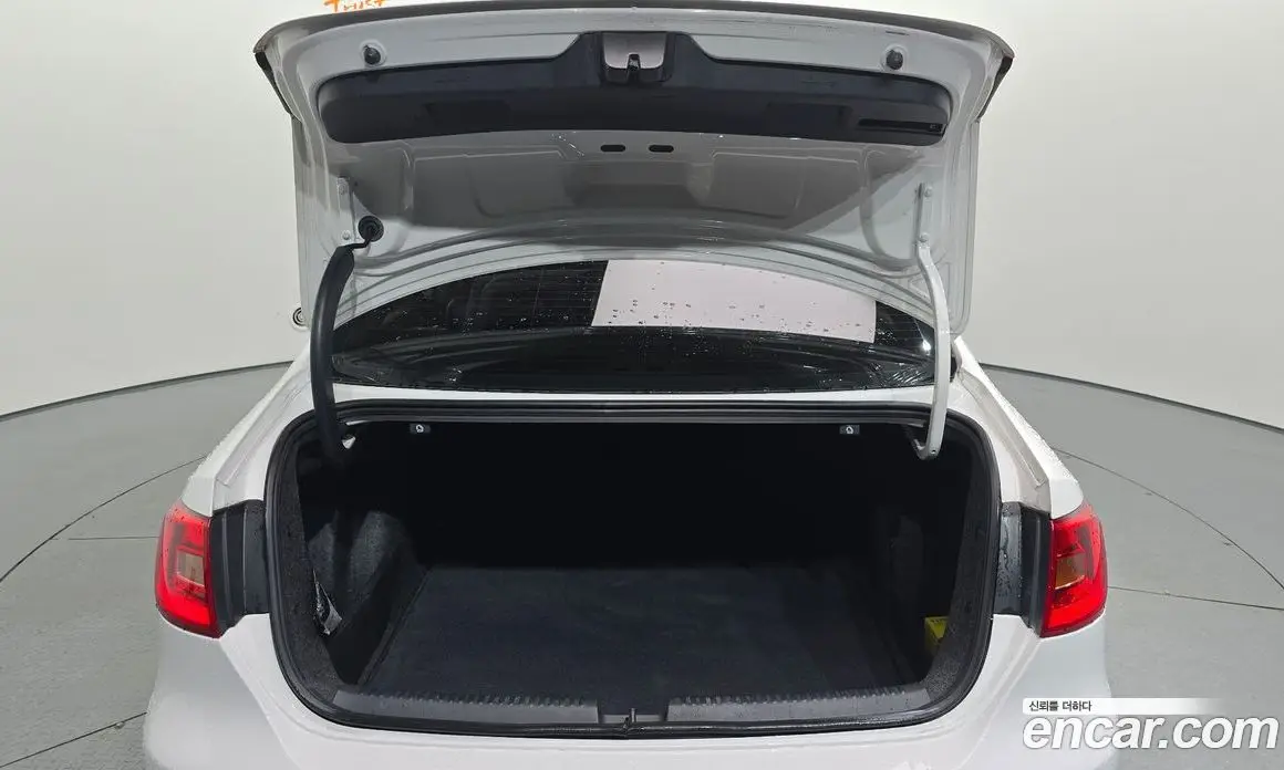 Volkswagen Jetta 2012 2.0 автомат (гидро), фото 17