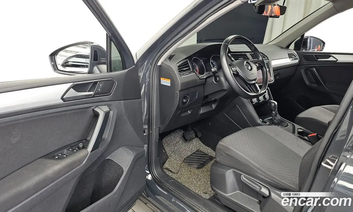 Volkswagen Tiguan 2018 2.0 автомат (гидро), фото 13