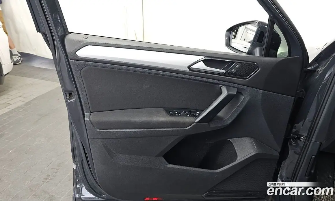 Volkswagen Tiguan 2018 2.0 автомат (гидро), фото 14