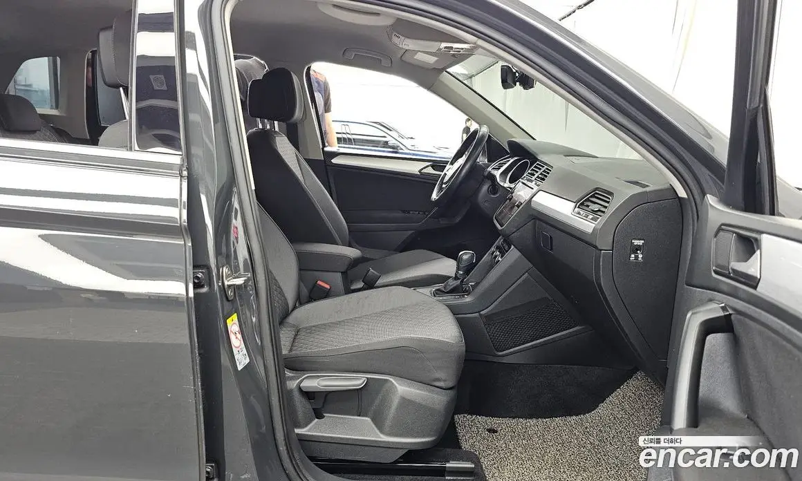 Volkswagen Tiguan 2018 2.0 автомат (гидро), фото 17
