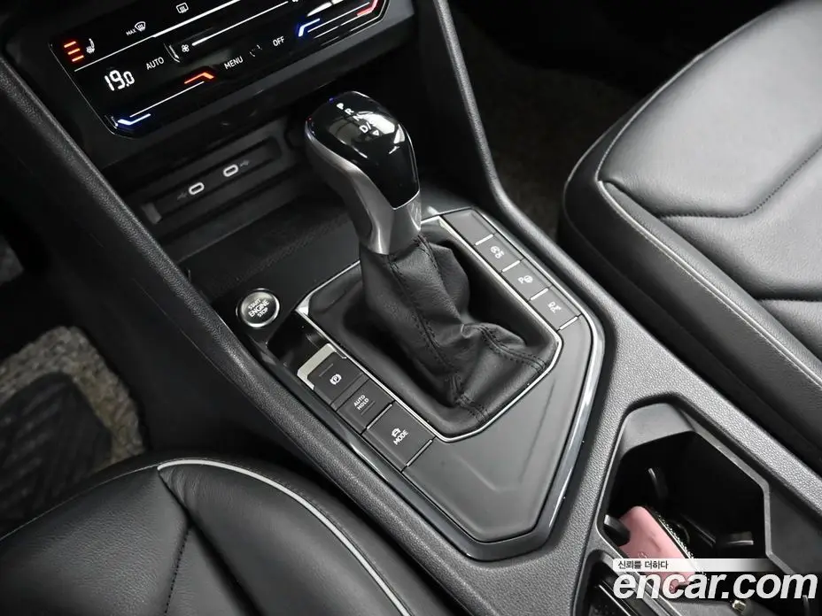 Volkswagen Tiguan 2022 2.0 автомат (гидро), фото 9