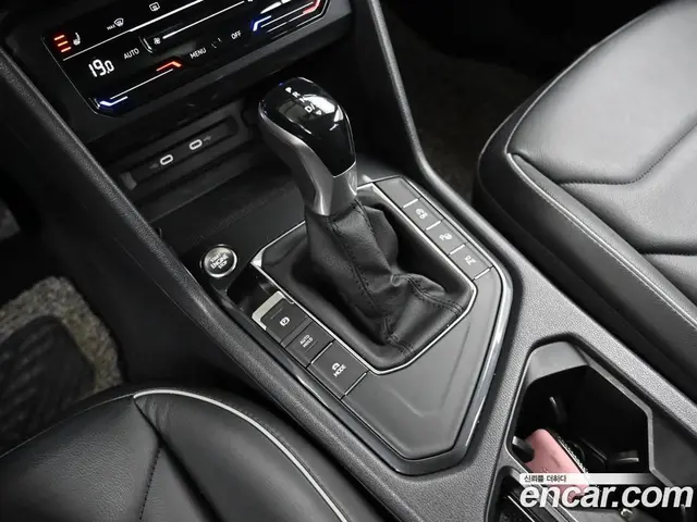 Volkswagen Tiguan 2022 2.0 автомат (гидро), миниатюра 9