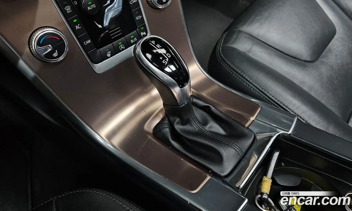 Volvo XC60 2017 2.0 автомат (гидро), фото 12