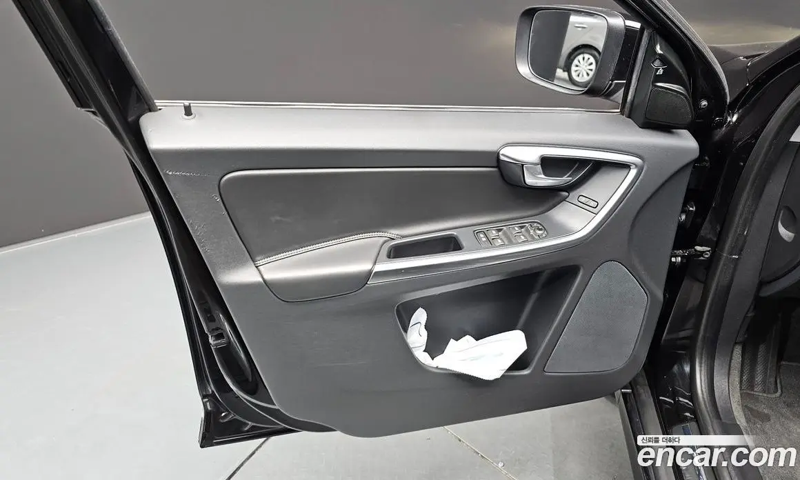 Volvo XC60 2017 2.0 автомат (гидро), фото 14