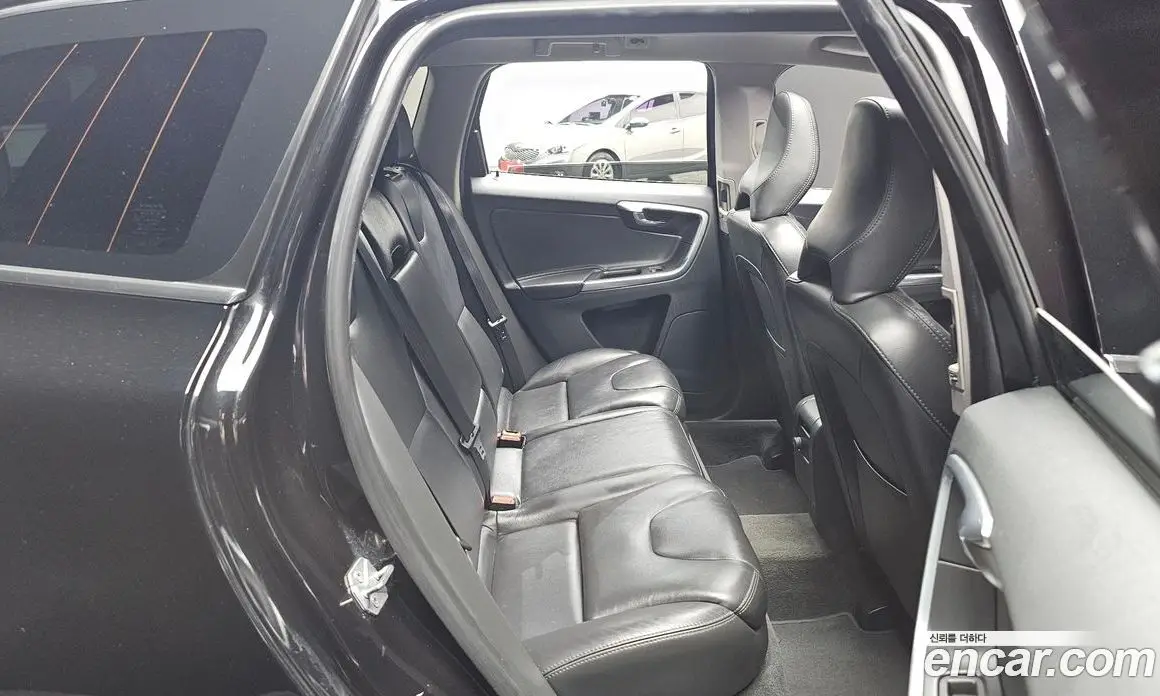 Volvo XC60 2017 2.0 автомат (гидро), фото 16