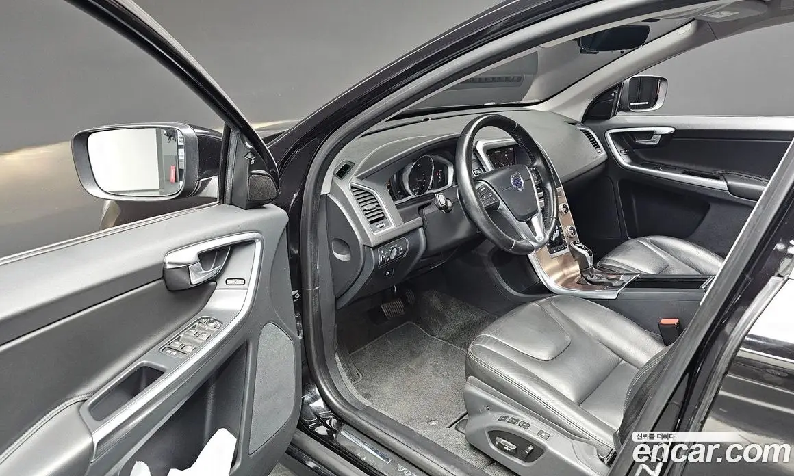 Volvo XC60 2017 2.0 автомат (гидро), фото 17