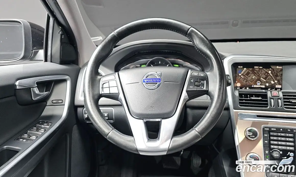 Volvo XC60 2017 2.0 автомат (гидро), фото 18