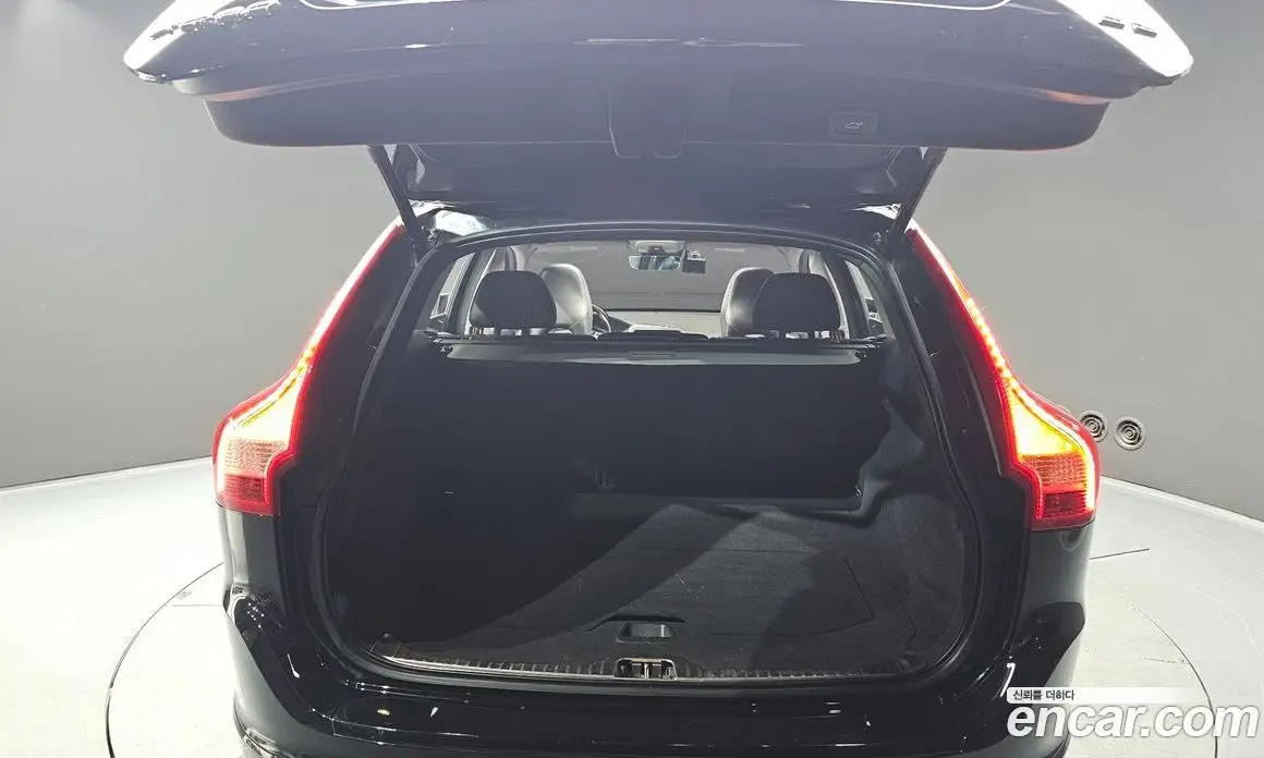 Volvo XC60 2017 2.0 автомат (гидро), фото 26