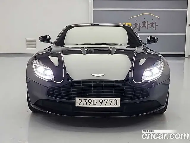 Aston Martin DB11 2017 5.2 автомат (гидро), миниатюра 2