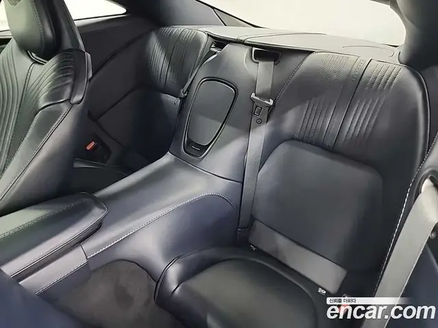 Aston Martin DB11 2017 5.2 автомат (гидро), миниатюра 12