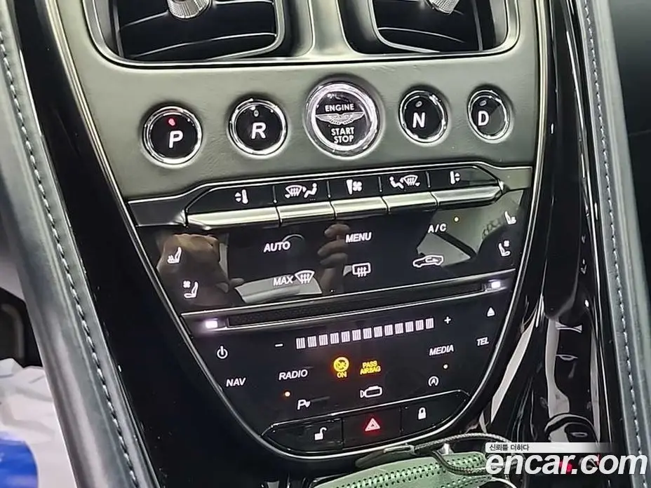 Aston Martin DB11 2017 5.2 автомат (гидро), фото 8