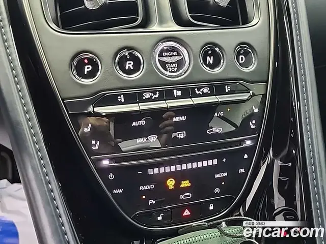Aston Martin DB11 2017 5.2 автомат (гидро), миниатюра 8