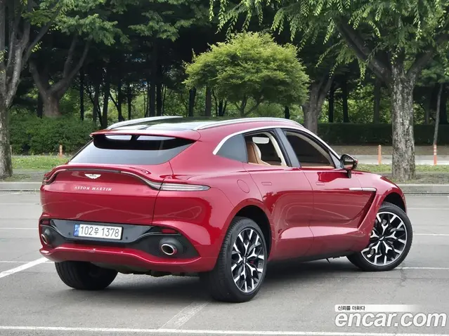 Aston Martin DBX 2022 4.0 автомат (гидро), миниатюра 2