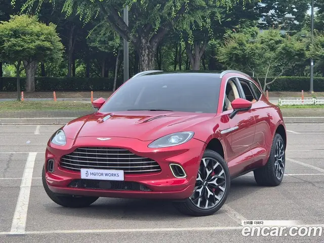 Aston Martin DBX 2022 4.0 автомат (гидро), миниатюра 3