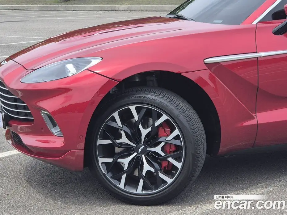 Aston Martin DBX 2022 4.0 автомат (гидро), фото 5