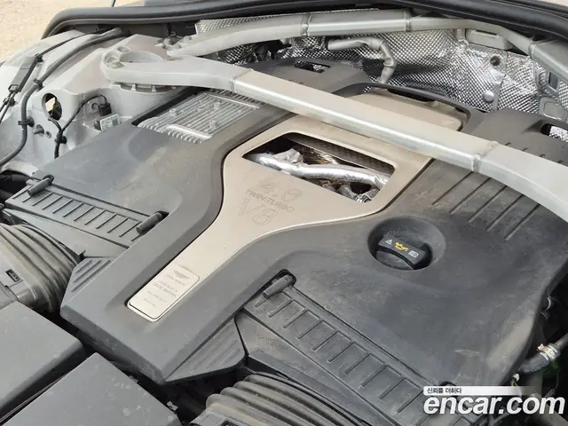 Aston Martin DBX 2022 4.0 автомат (гидро), миниатюра 6