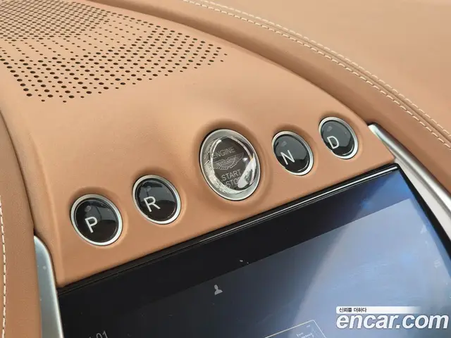 Aston Martin DBX 2022 4.0 автомат (гидро), миниатюра 9