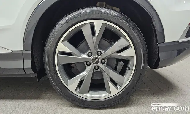 Audi Q4 e-tron 2023 0.2 автомат (гидро), миниатюра 6