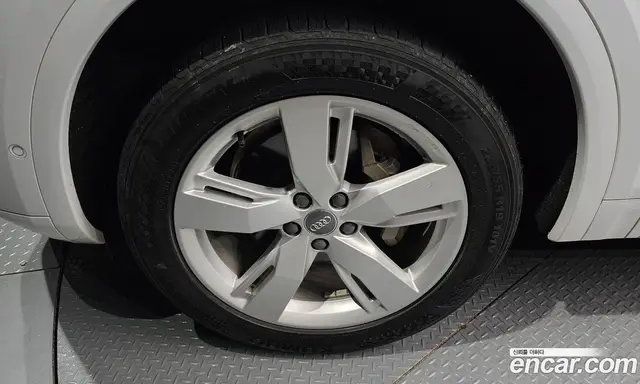 Audi Q5 2020 2.0 автомат (гидро), миниатюра 5