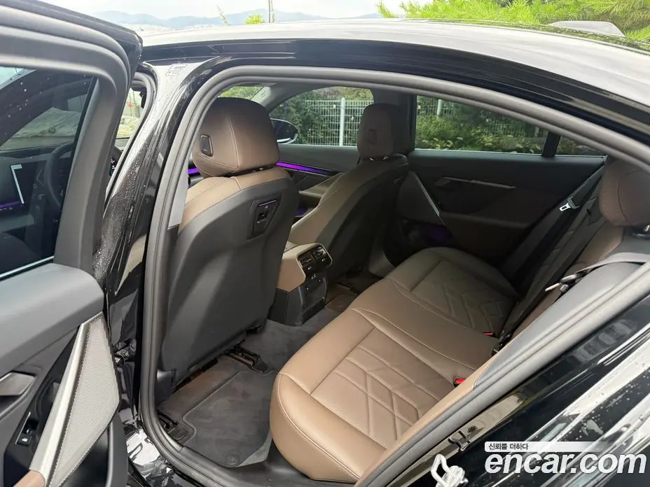 BMW 5 серия 2025 2.0 автомат (гидро), фото 12