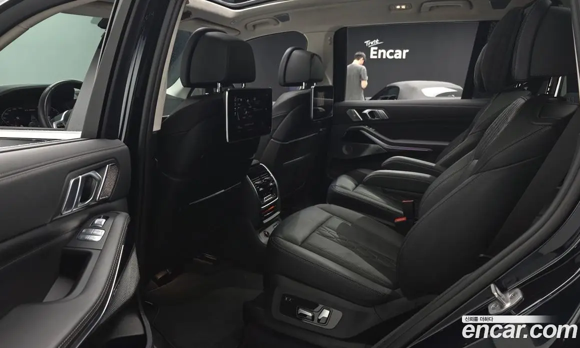 BMW X7 2021 4.4 автомат (гидро), фото 17