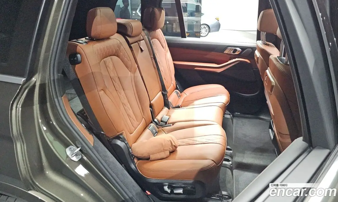 BMW X7 2025 3.0 автомат (гидро), фото 17