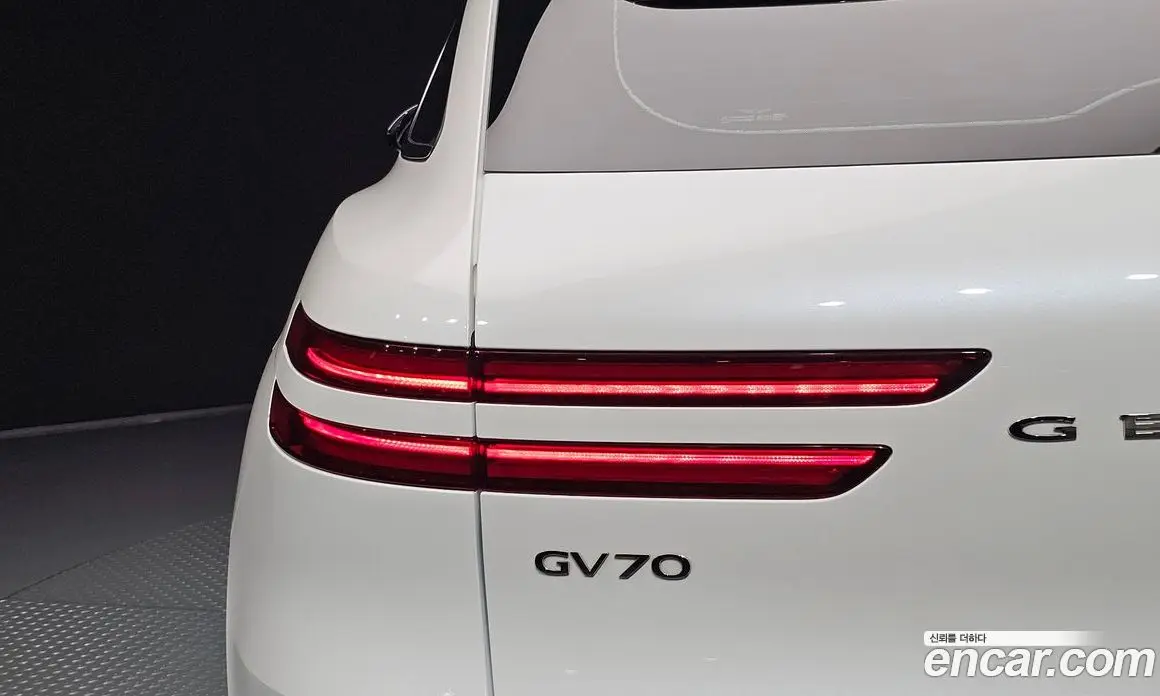 Genesis GV70 2024 2.5 автомат (гидро), фото 9