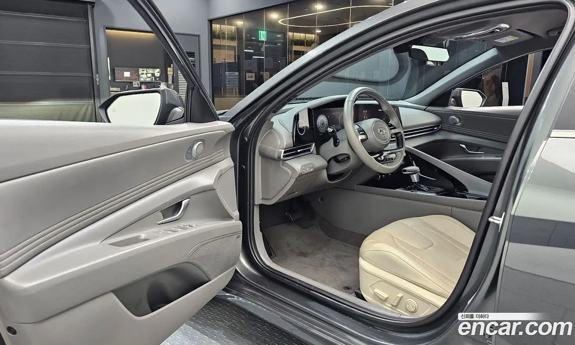 Hyundai Avante 2022 1.6 автомат (гидро), фото 13