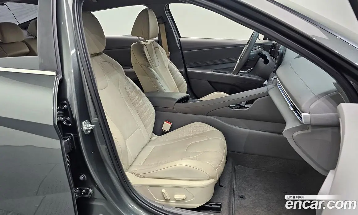 Hyundai Avante 2022 1.6 автомат (гидро), фото 16