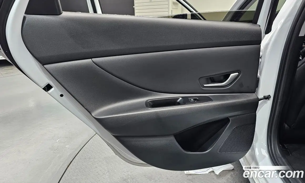 Hyundai Avante 2024 1.6 автомат (гидро), фото 15