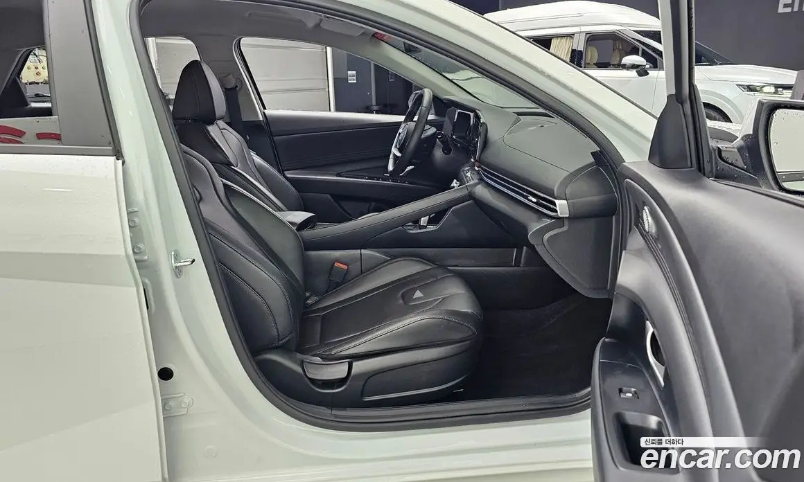 Hyundai Avante 2024 1.6 автомат (гидро), фото 17