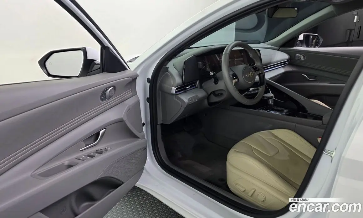 Hyundai Avante 2024 1.6 автомат (гидро), фото 13
