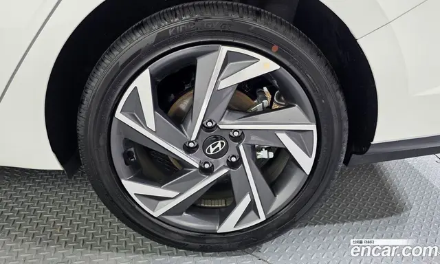 Hyundai Avante 2024 1.6 автомат (гидро), миниатюра 7