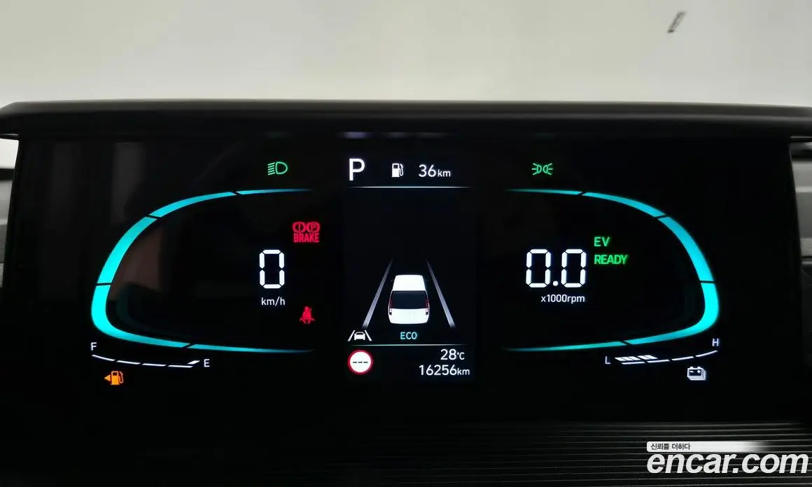 Hyundai Staria 2024 1.6 автомат (гидро), фото 11