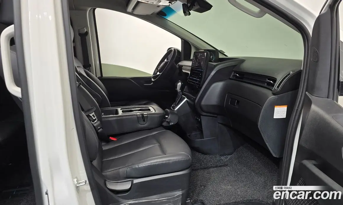 Hyundai Staria 2024 1.6 автомат (гидро), фото 16