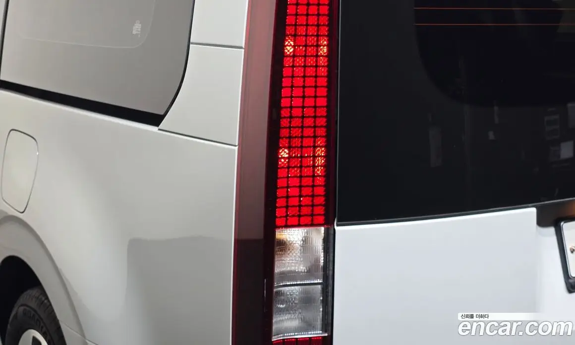 Hyundai Staria 2024 1.6 автомат (гидро), фото 9