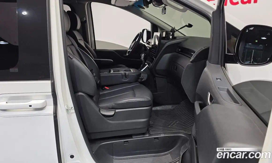 Hyundai Staria 2024 2.2 автомат (гидро), фото 11