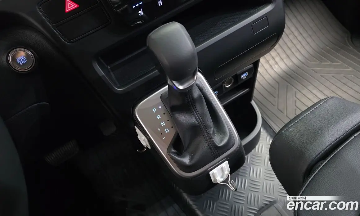 Hyundai Staria 2024 2.2 автомат (гидро), фото 9