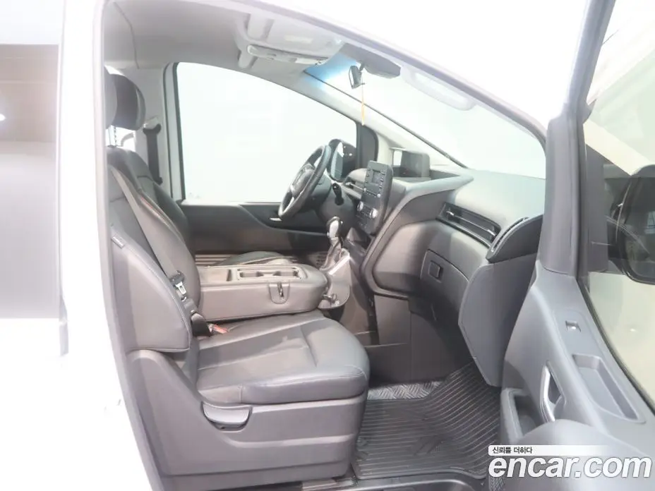 Hyundai Staria 2024 2.2 автомат (гидро), фото 11