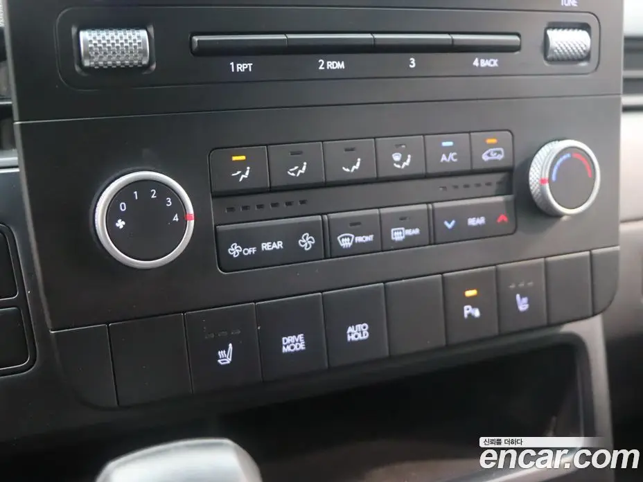 Hyundai Staria 2024 2.2 автомат (гидро), фото 17