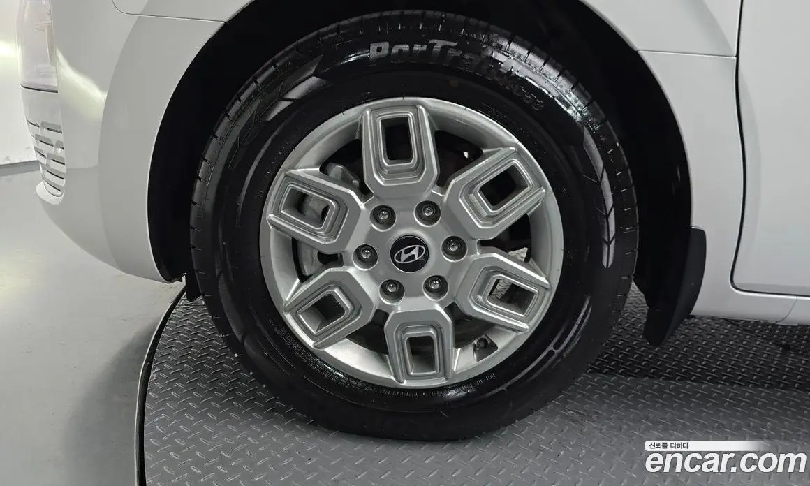 Hyundai Staria 2025 1.6 автомат (гидро), фото 4