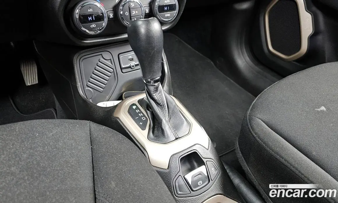 Jeep Renegade 2016 2.4 автомат (гидро), фото 9
