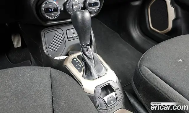 Jeep Renegade 2016 2.4 автомат (гидро), миниатюра 9