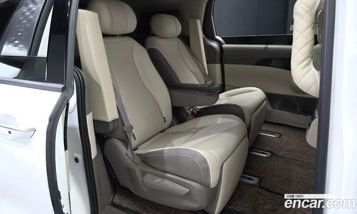 Kia Carnival 2025 1.6 автомат (гидро), фото 12