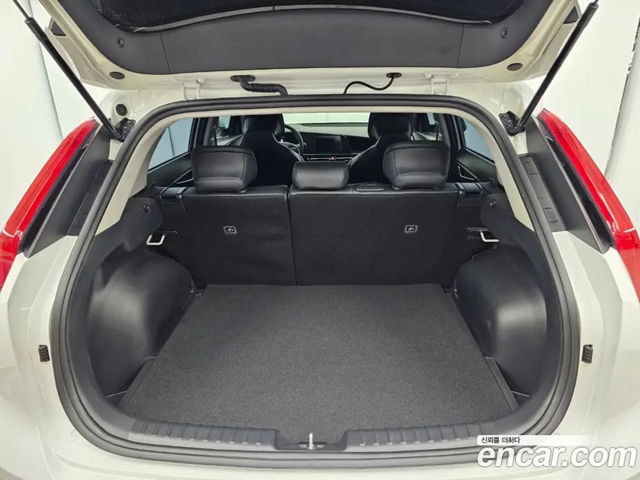 Kia Niro 2025 1.6 автомат (гидро), фото 18