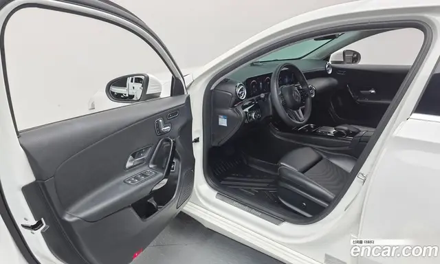Mercedes-Benz A-Class 2020 2.0 автомат (гидро), миниатюра 10