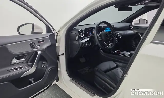 Mercedes-Benz A-Class 2021 2.0 автомат (гидро), миниатюра 10 Mercedes-Benz A-Class 2021 2.0 автомат (гидро), миниатюра 10